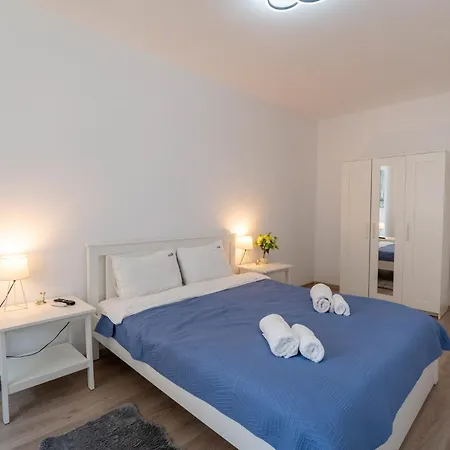Mohost Spot - Business & Leisure With Parking And Balcony Brasov