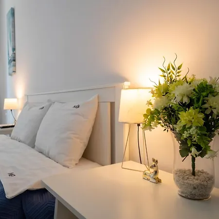 Mohost Spot - Business & Leisure With Parking And Balcony