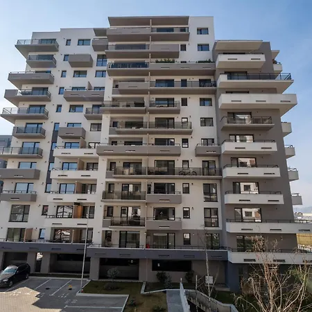 Mohost Spot - Business & Leisure With Parking And Balcony