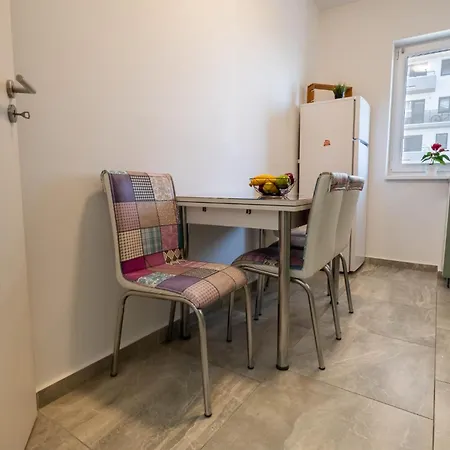 Mohost Spot - Business & Leisure With Parking And Balcony Apartment *