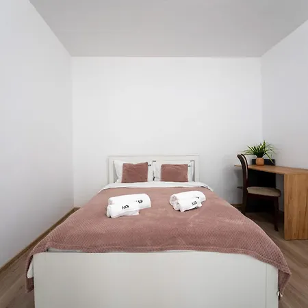 Mohost Spot - Business & Leisure With Parking And Balcony