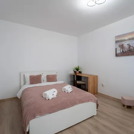 Mohost Spot - Business & Leisure With Parking And Balcony Apartment *